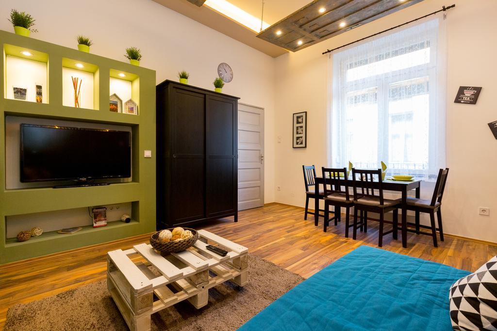 K10 B Kazinczy Apartment — Photos 2